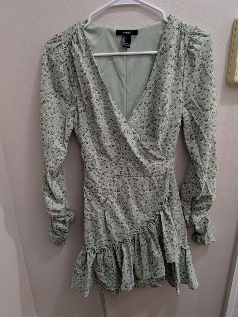 Forever 21 Floral Wrap Mini Dress in Green & White Size Small